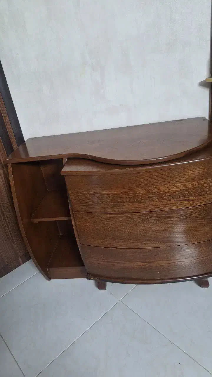 میز دراور|جاکفشی، کمد، دراور|اصفهان, خانه اصفهان|دیوار