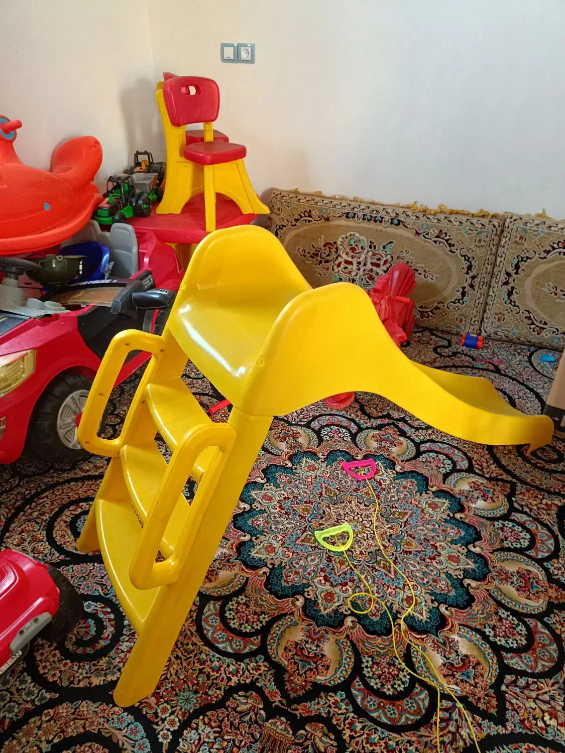 سرسره سالم|اسباب‌بازی بچه|نیمروز, |دیوار