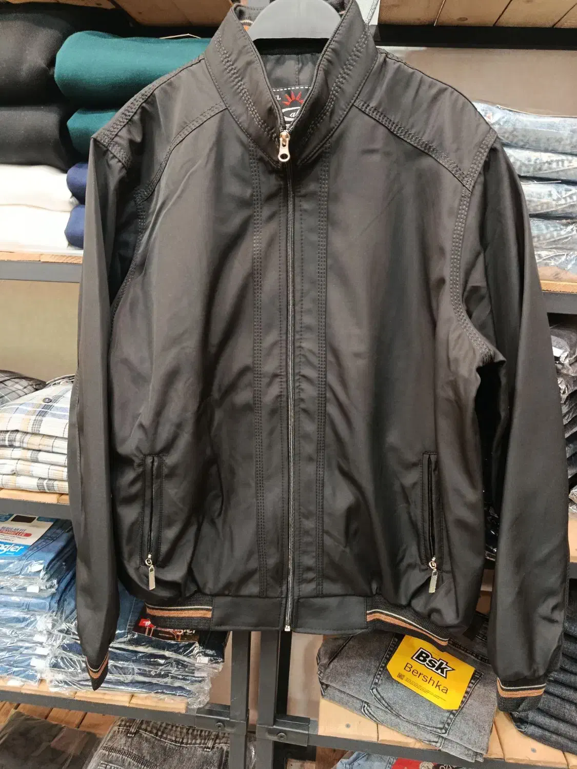 سویشرت مناسب بهار و پاییز|لباس|کاشان, میدان کهنه|دیوار