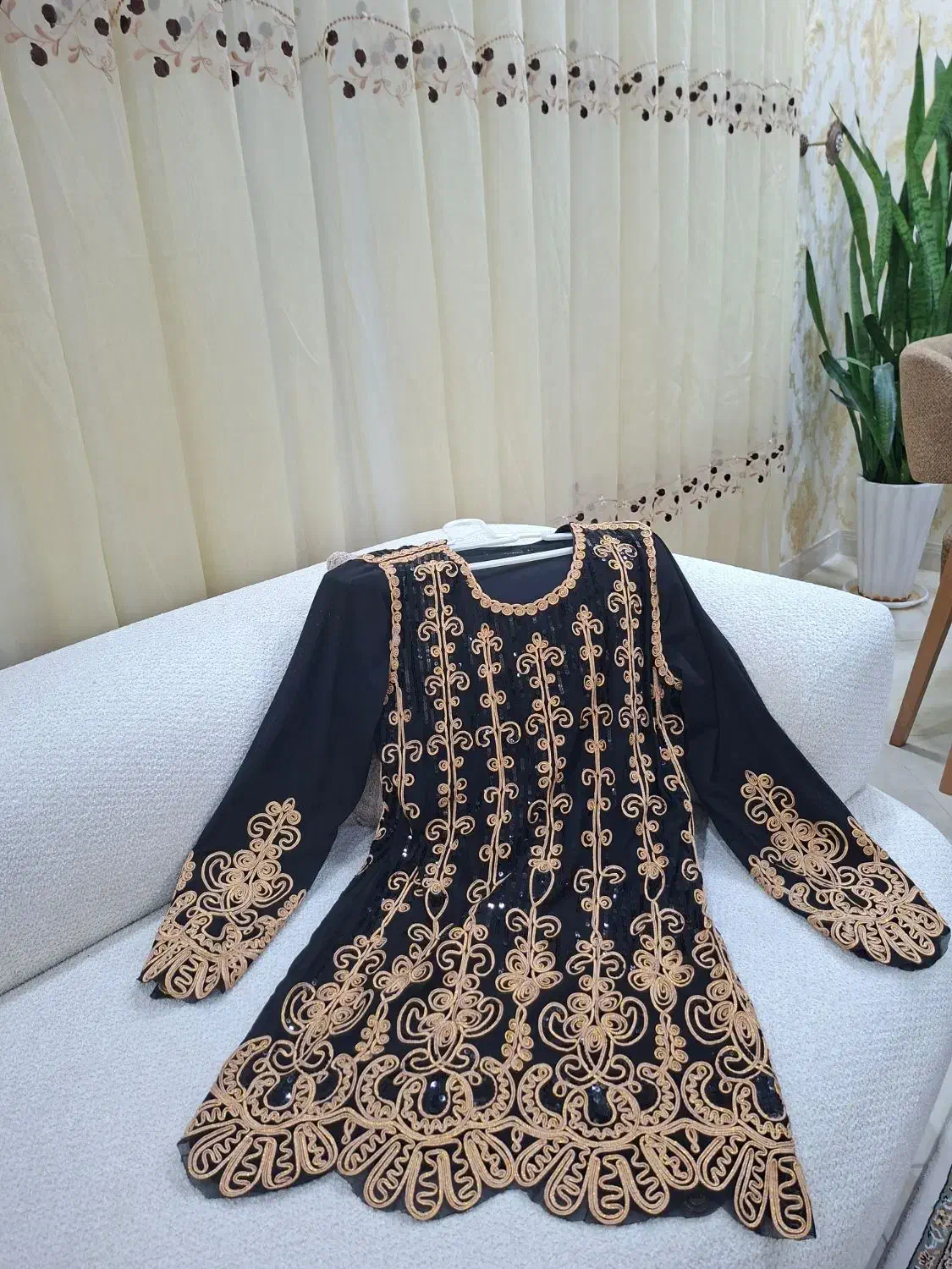 لباس مجلسی|لباس|ایوان, |دیوار