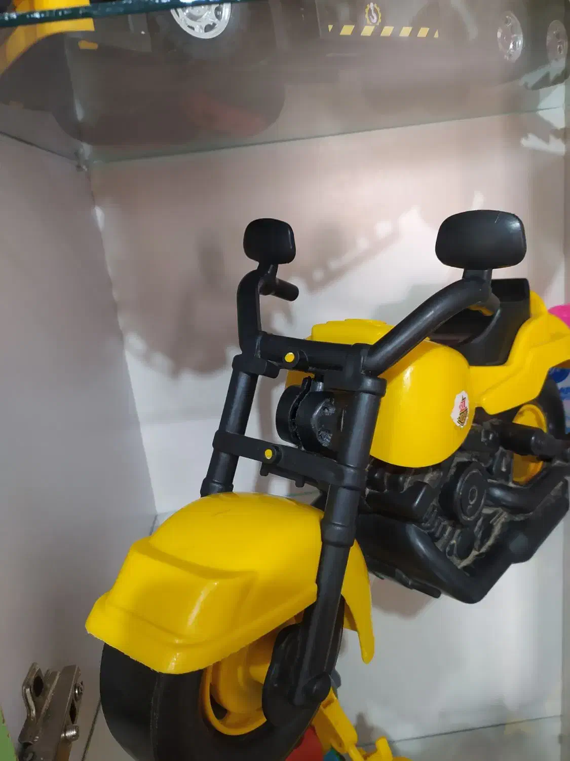 تعدادی اسباب بازی بچه به دلیل عدم استفاده|اسباب‌بازی بچه|میاندوآب, |دیوار