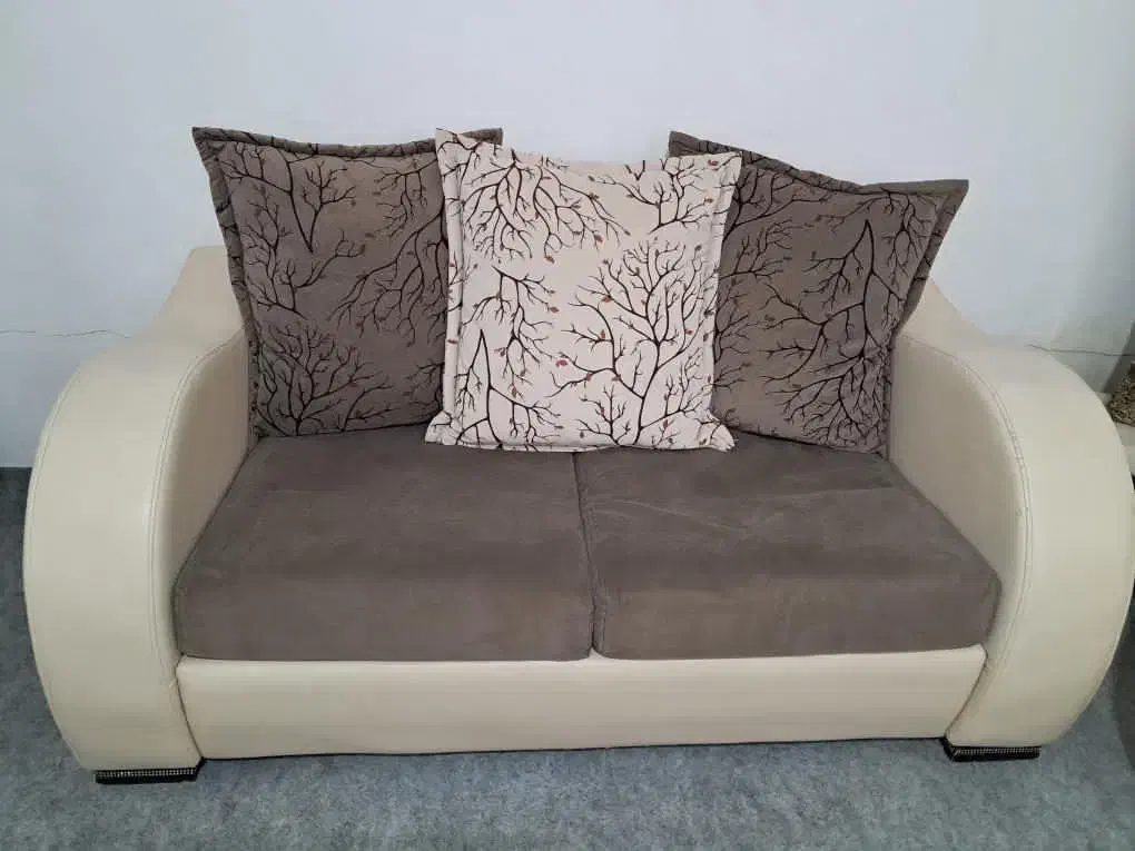 مبل راحتی سالم و مرتب|مبلمان خانگی و میز عسلی|سقز, |دیوار