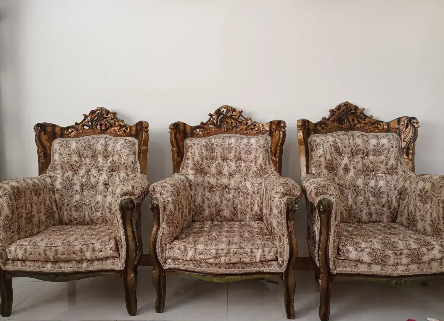 مبل سلطنتی|مبلمان خانگی و میز عسلی|رشت, باهنر|دیوار