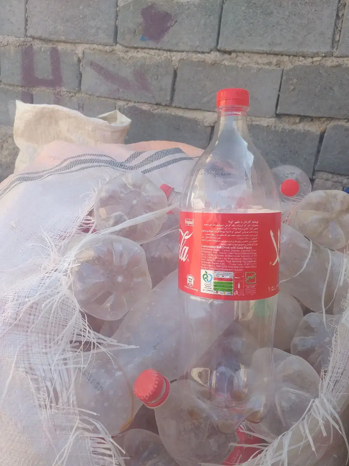 بطری نوشابه|ظروف نگهدارنده، پلاستیکی، یک‌بارمصرف|هامون, |دیوار