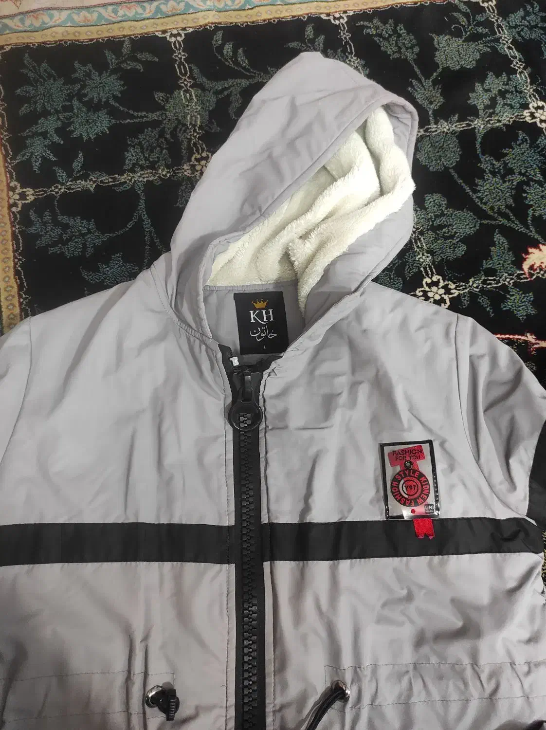 کاپشن|لباس|سبزوار, طبرسی (جعفرآباد)|دیوار