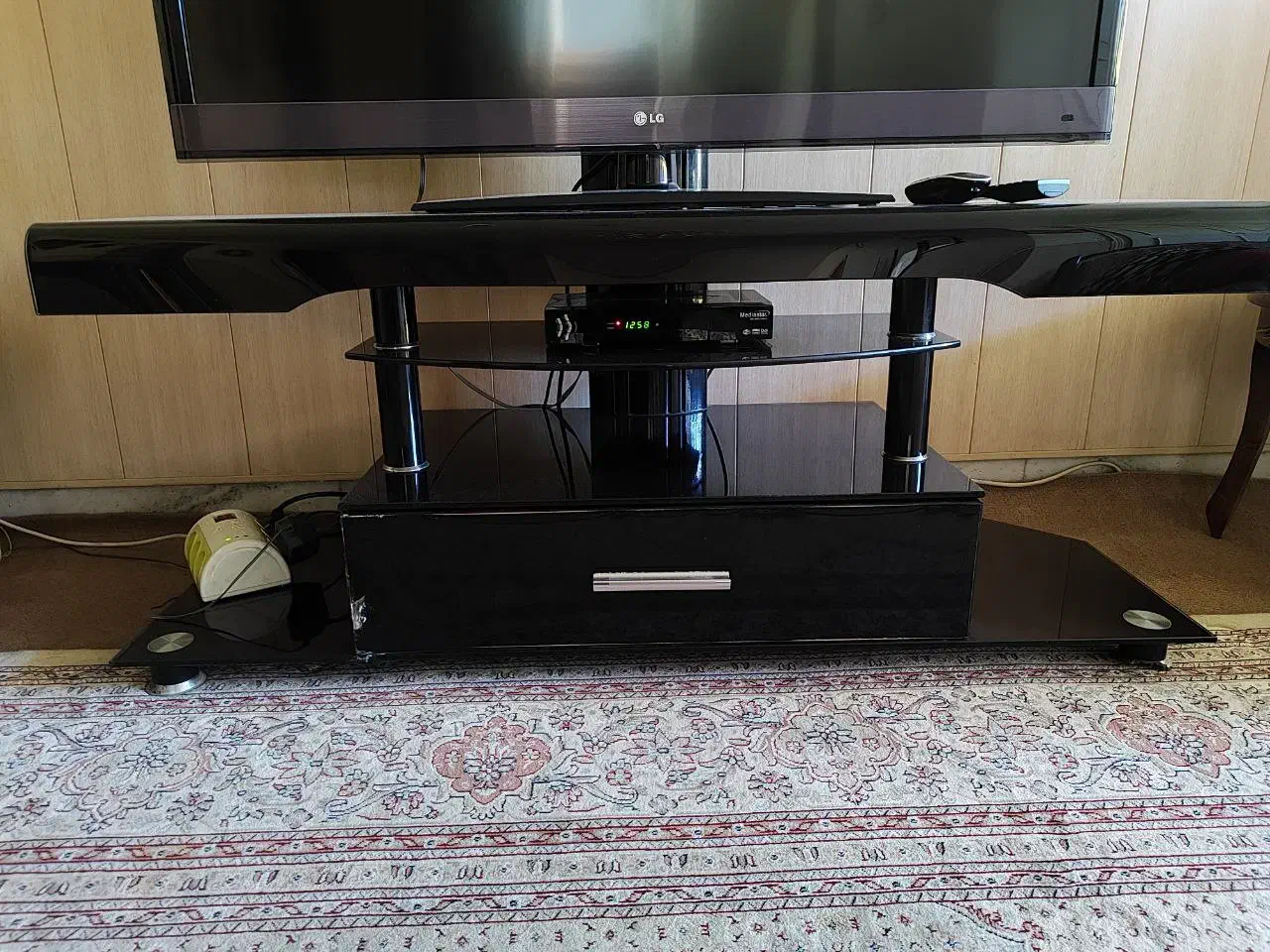 میز تلویزیون|میز تلویزیون|بروجن, |دیوار