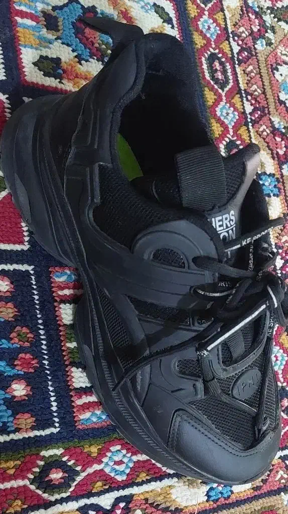 کتونی|کیف، کفش، کمربند|اراک, |دیوار