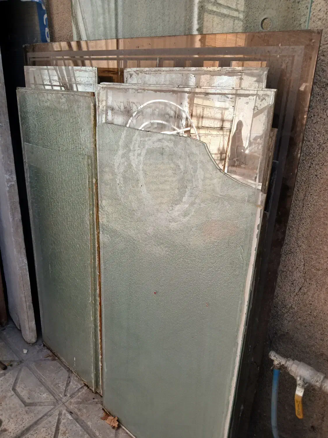 تعدادی شیشه رفلکس،مشجر،ساده و آینه|مصالح و تجهیزات ساختمان|مشهد, کارمندان دوم|دیوار