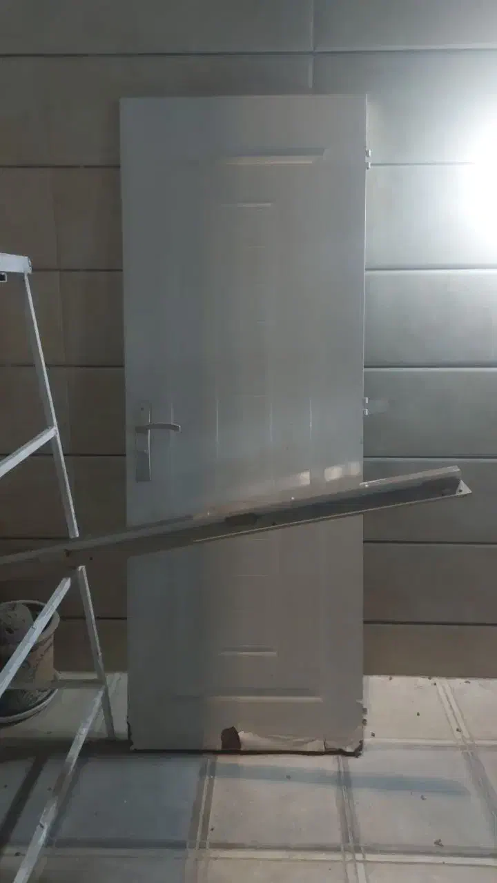 درب سرویس بهداشتی با کمی فلزی قوی و سنگین|مصالح و تجهیزات ساختمان|نیشابور, امین اسلامی|دیوار