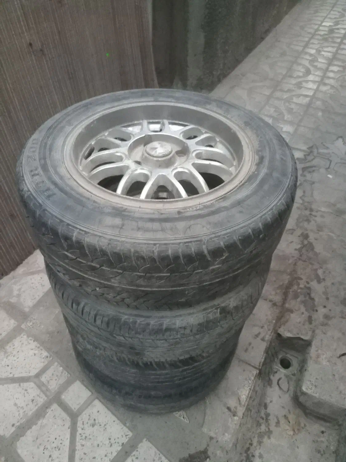 رینگ اسپورت سایز۱۵ برند اونکی به همراه لاستیک|قطعات یدکی و لوازم جانبی|ری, تقی آباد|دیوار