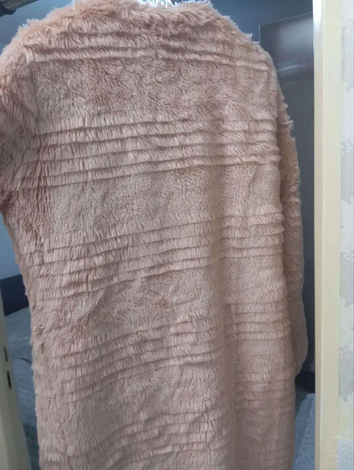 پالتو|لباس|رباط‌کریم, نصیرشهر|دیوار