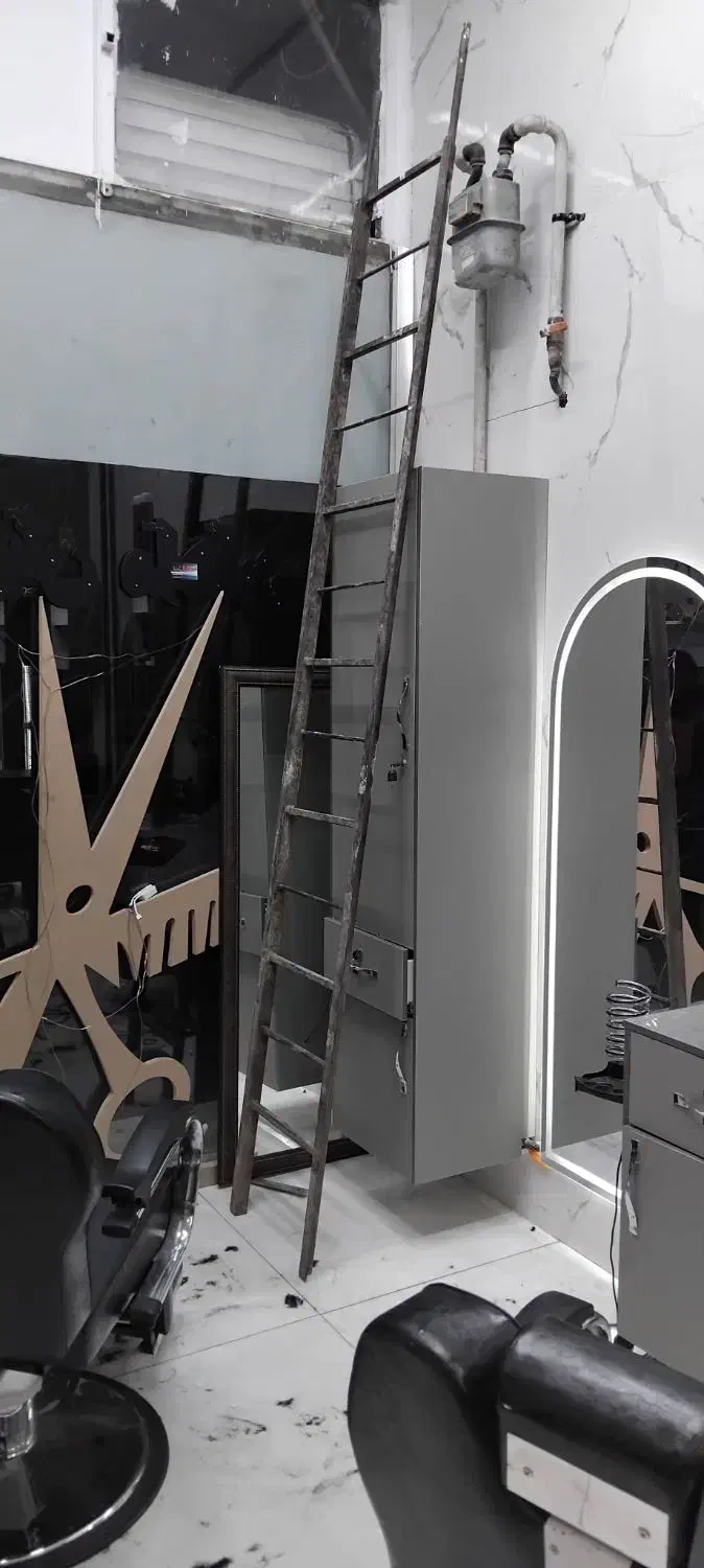 نردبان آهنی محکم و راحت|ابزارآلات|تهران, فلسطین (میدان انقلاب)|دیوار