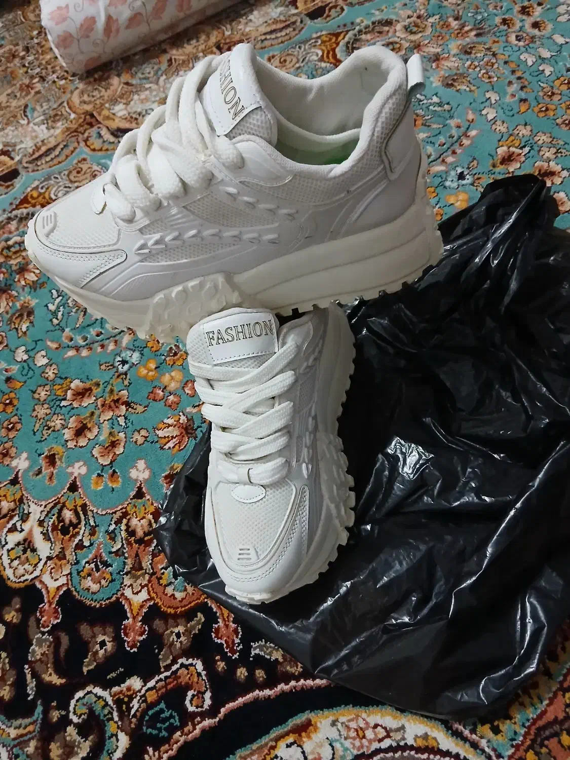 کتونی لژدار|کیف، کفش، کمربند|پرند, فاز ۵|دیوار