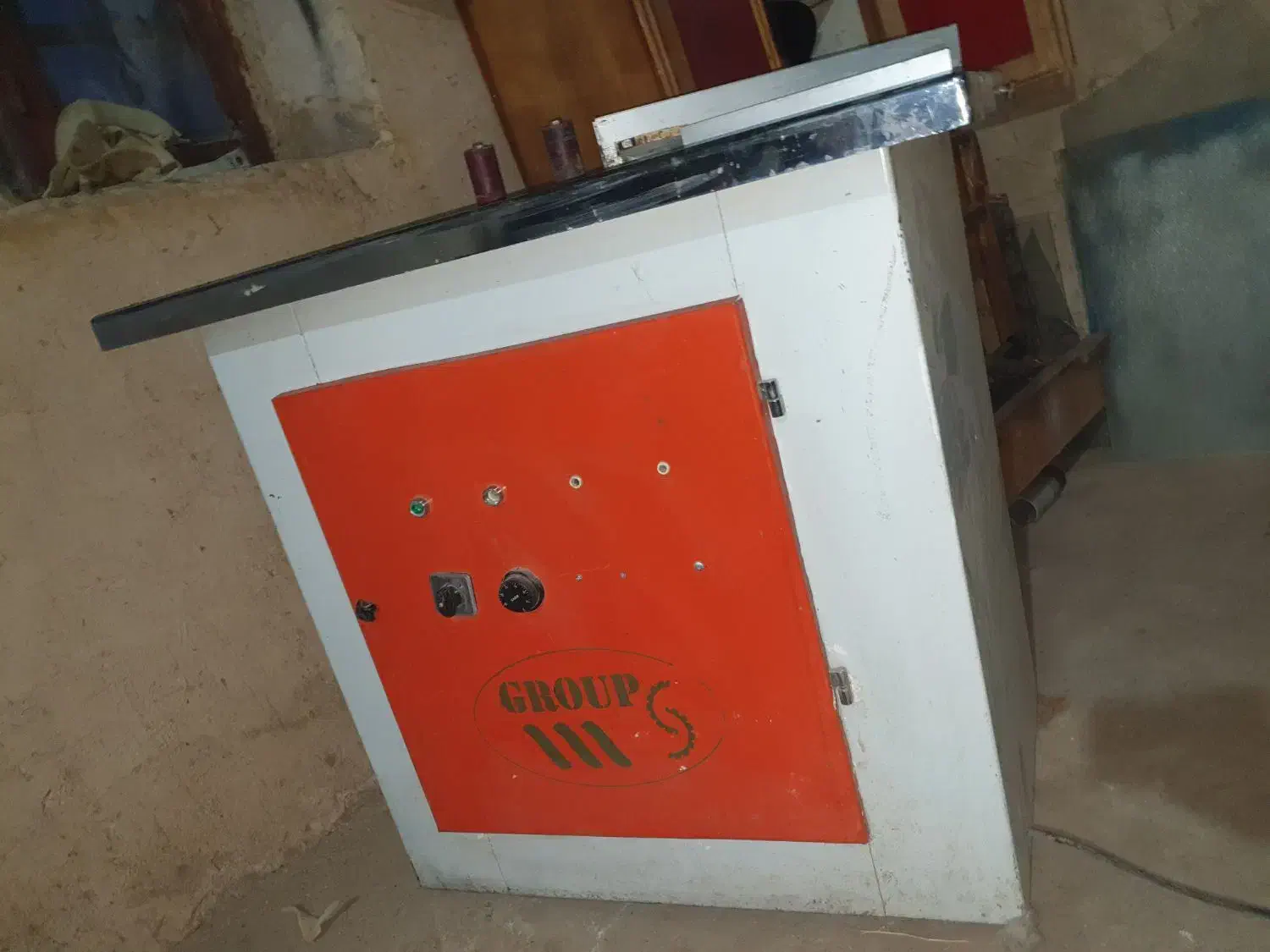 اره و نوار کاغذی زن|ماشینآلات صنعتی|زالیان, |دیوار