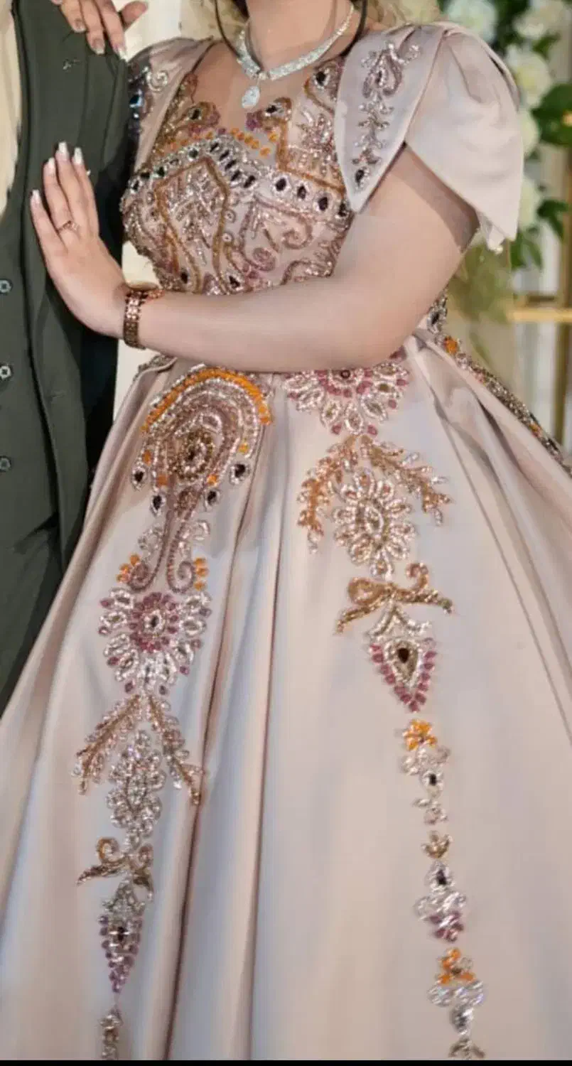 تخفیف ویژه لباس عروس عقد و حنابندان سنگ دوزی لوکس|لباس|بندرعباس, |دیوار