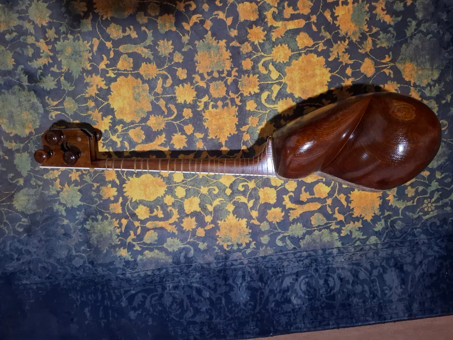 تار مهر شهریار|سازهای سنتی|چمستان, |دیوار