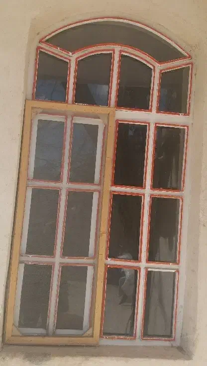 دوعدد پنجره و چارچوب فلزی|مصالح و تجهیزات ساختمان|ازنا, |دیوار