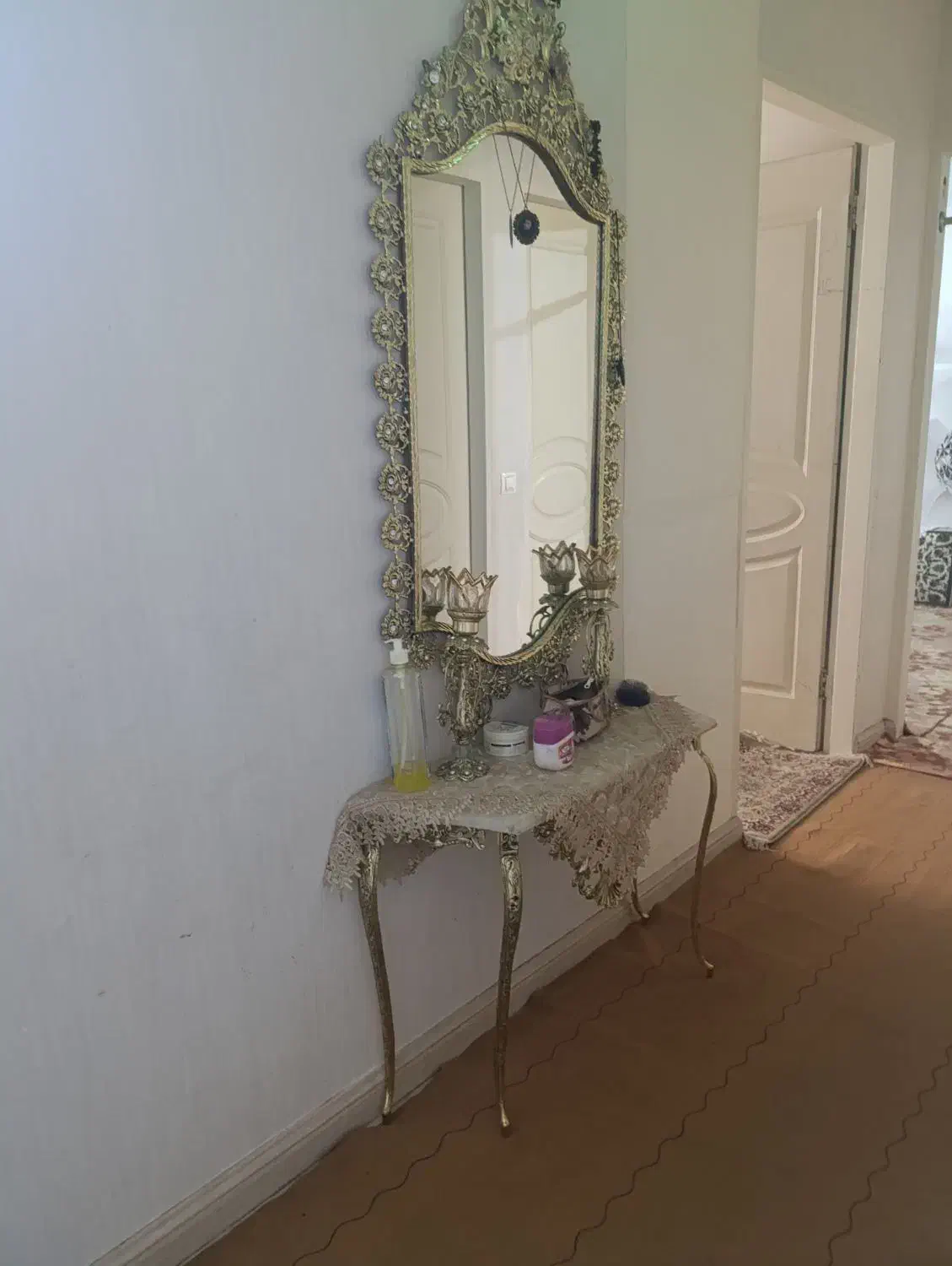 میز کنسول برنزی|بوفه، ویترین، کنسول|پردیس, فاز ۳|دیوار