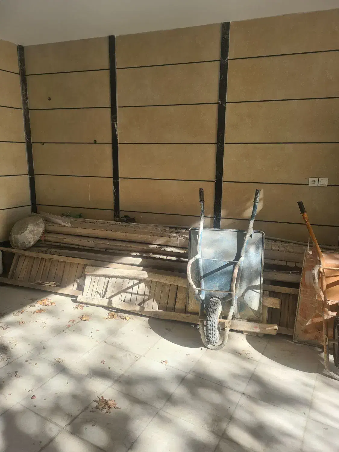 تعدادی چوب بست و فرغان|مصالح و تجهیزات ساختمان|بروجرد, |دیوار