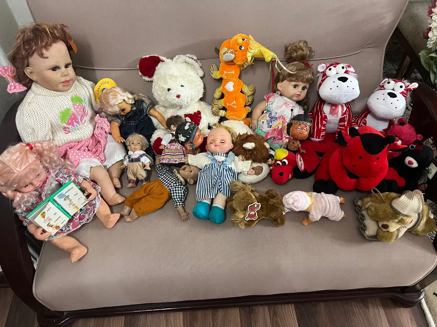 عروسک|اسباب‌بازی بچه|لاهیجان, کوی خزر|دیوار