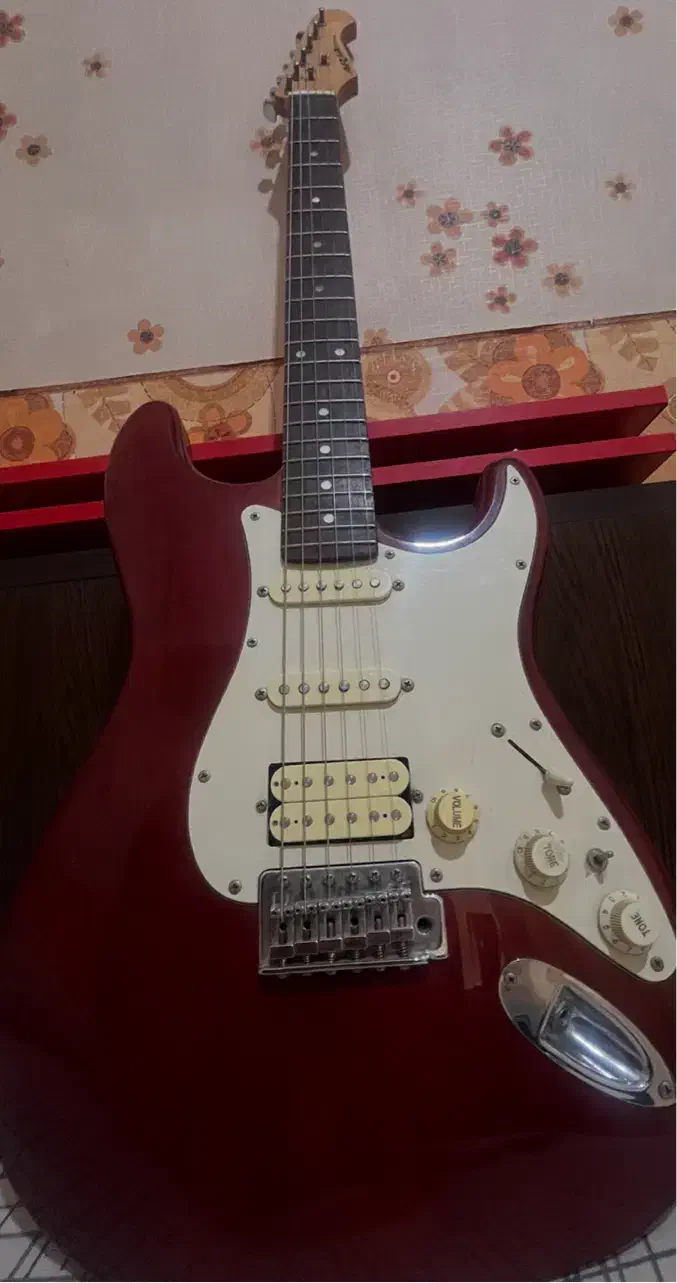 گیتار الکتریک آریا|گیتار، بیس، امپلیفایر|قزوین, |دیوار