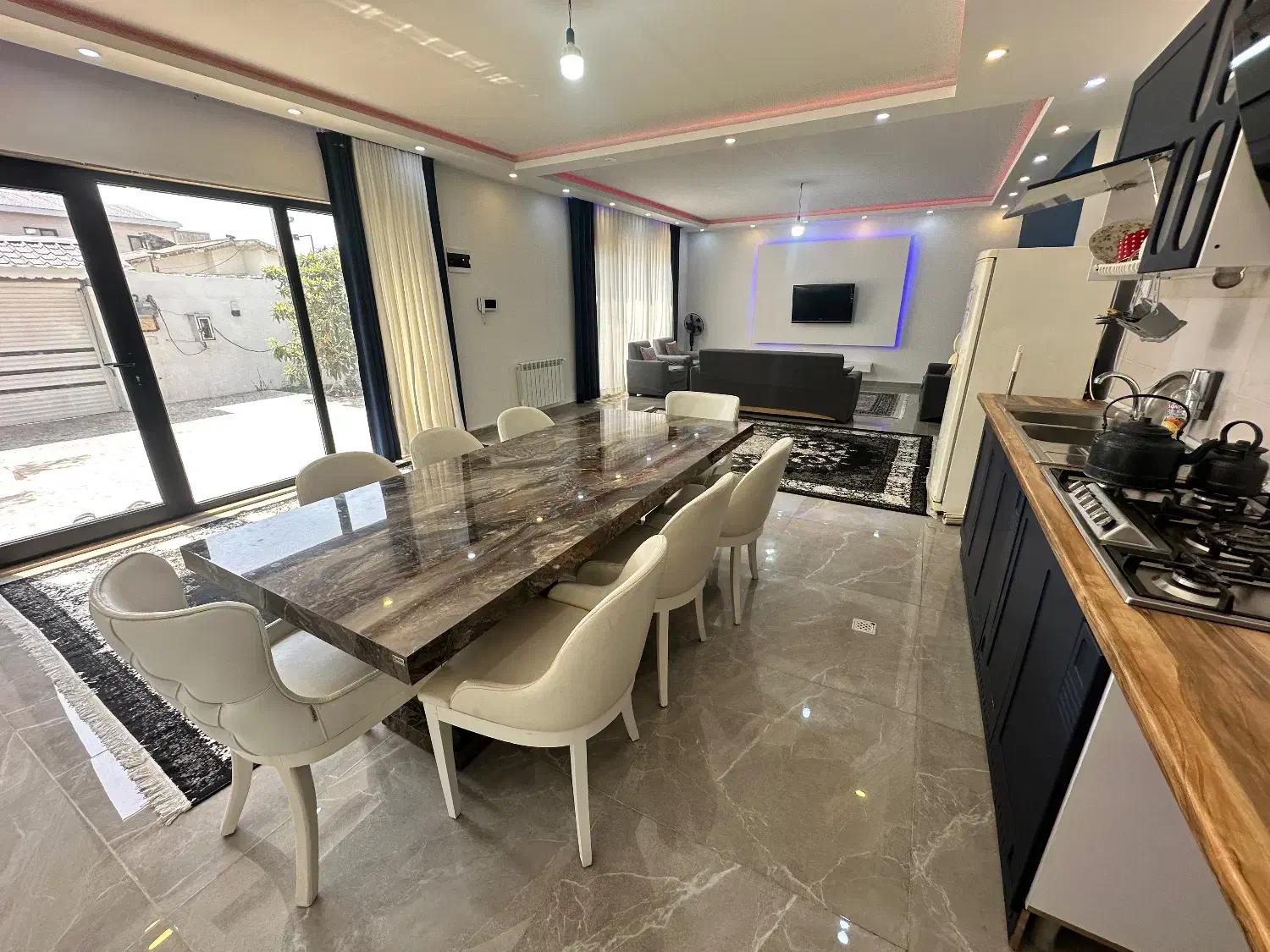 اجاره روزانه ویلای تازه ساخت مستقیم از مالک لاکچری|اجارهٔ کوتاه‌مدت ویلا و باغ|بندر انزلی, معلم|دیوار