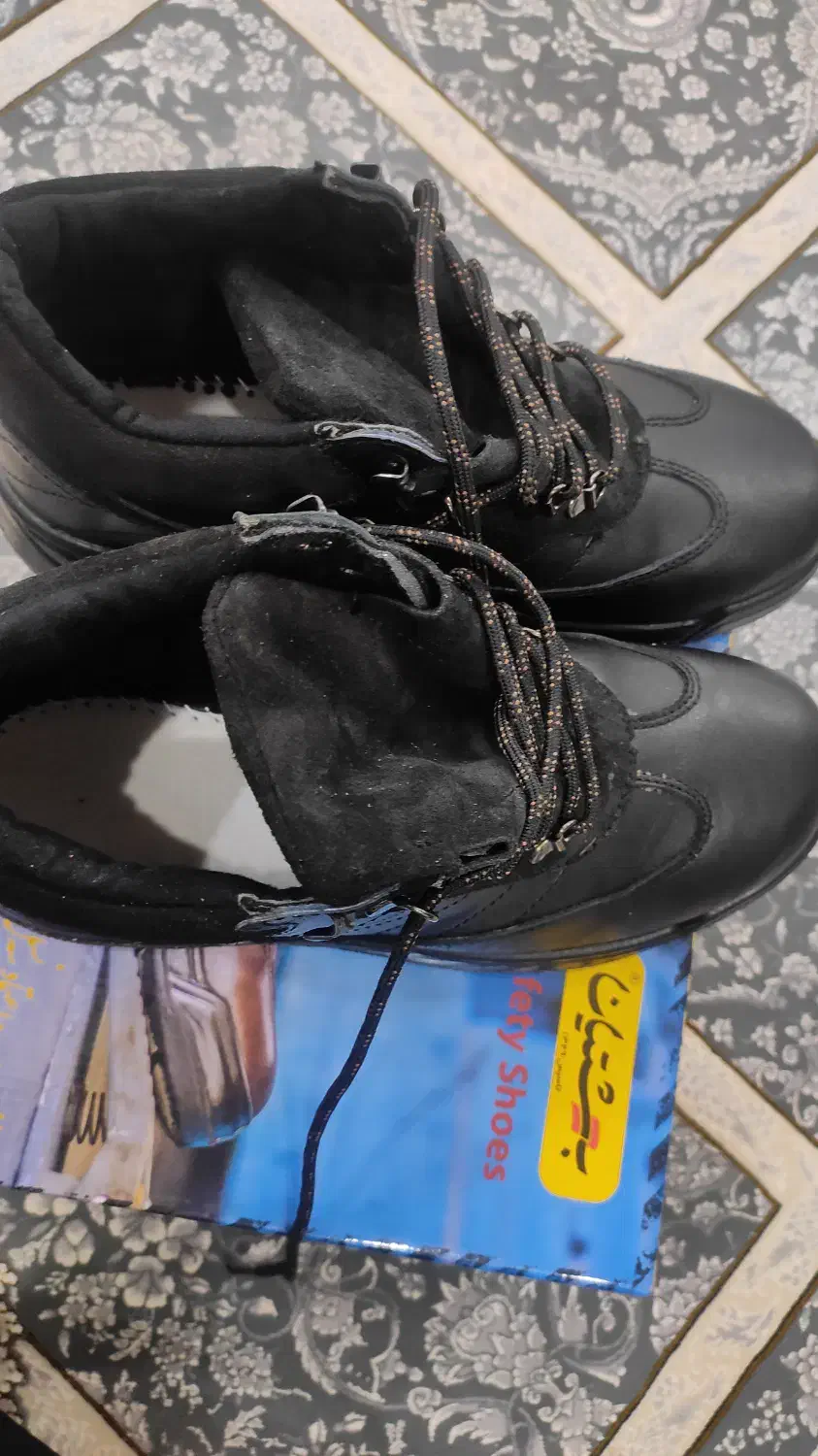 کفش ایمنی|کیف، کفش، کمربند|زرند, |دیوار