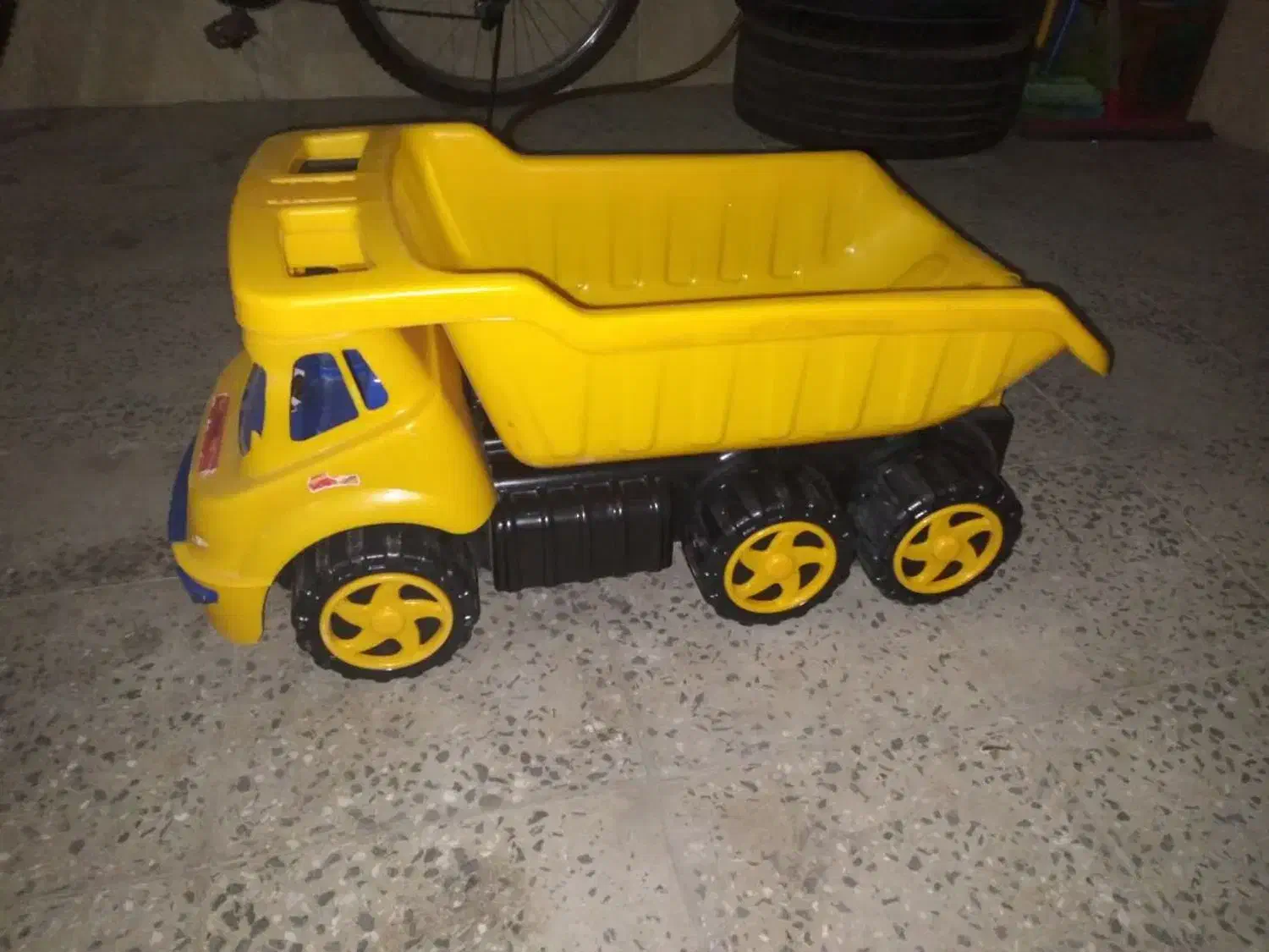 تعدادی وسایل منزل فروشی|لوازم نظافت|ملایر, |دیوار