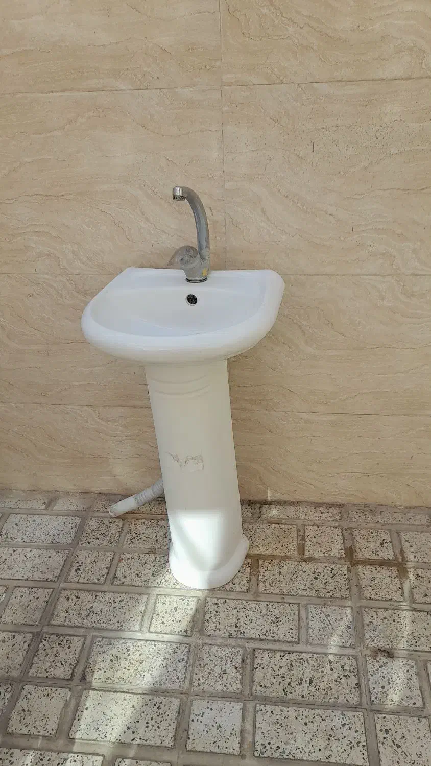 روشویی سالم وتمیز به همراه شیر|لوازم سرویس بهداشتی|ورامین, ورامین|دیوار