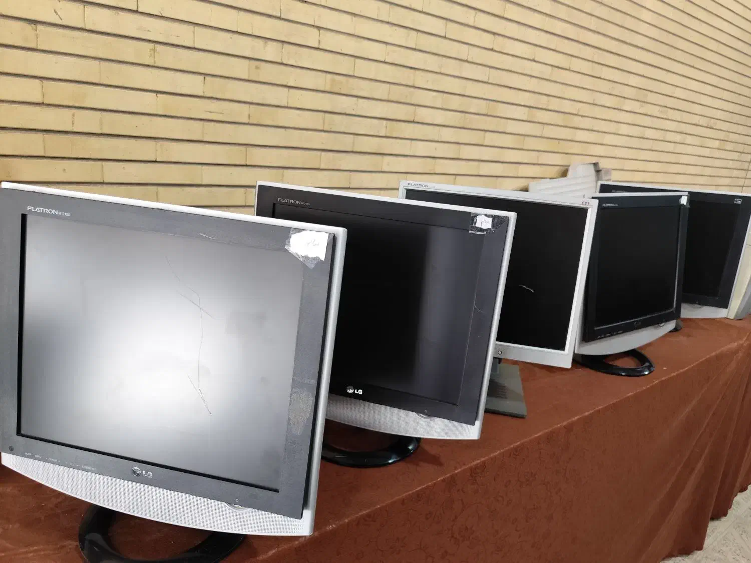 مانیتور ال جی ۱۹اینچ|رایانه رومیزی|شاهینشهر, فردوسی|دیوار