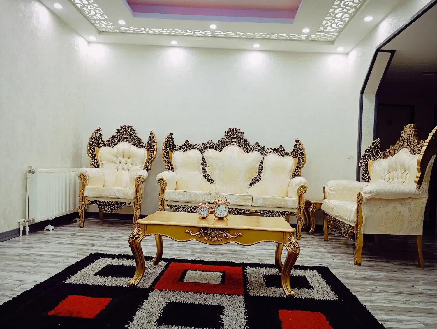 مبل سلطنتی|مبلمان خانگی و میز عسلی|پرند, فاز ۶|دیوار