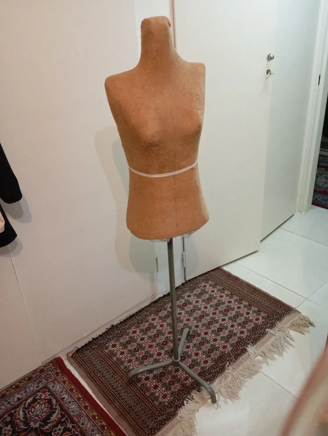 مانکن حیاطی|لوازم خیاطی و بافتنی|شیراز, سیلو|دیوار