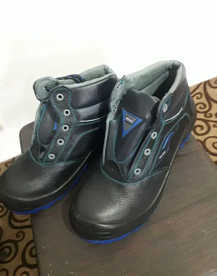 کفش ایمنی شماره ۴۲|کیف، کفش، کمربند|شوشتر, |دیوار