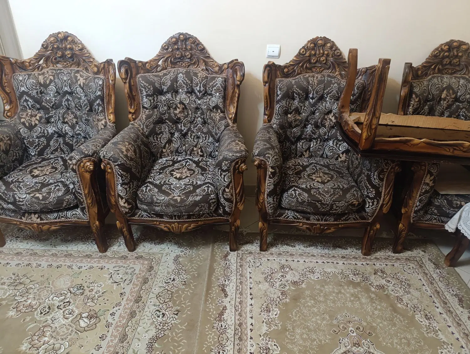مبل سلطنتی همراه میزبان 9نفره میشه همراه میز وسط|مبلمان خانگی و میز عسلی|تهران, سبلان (لشگر)|دیوار
