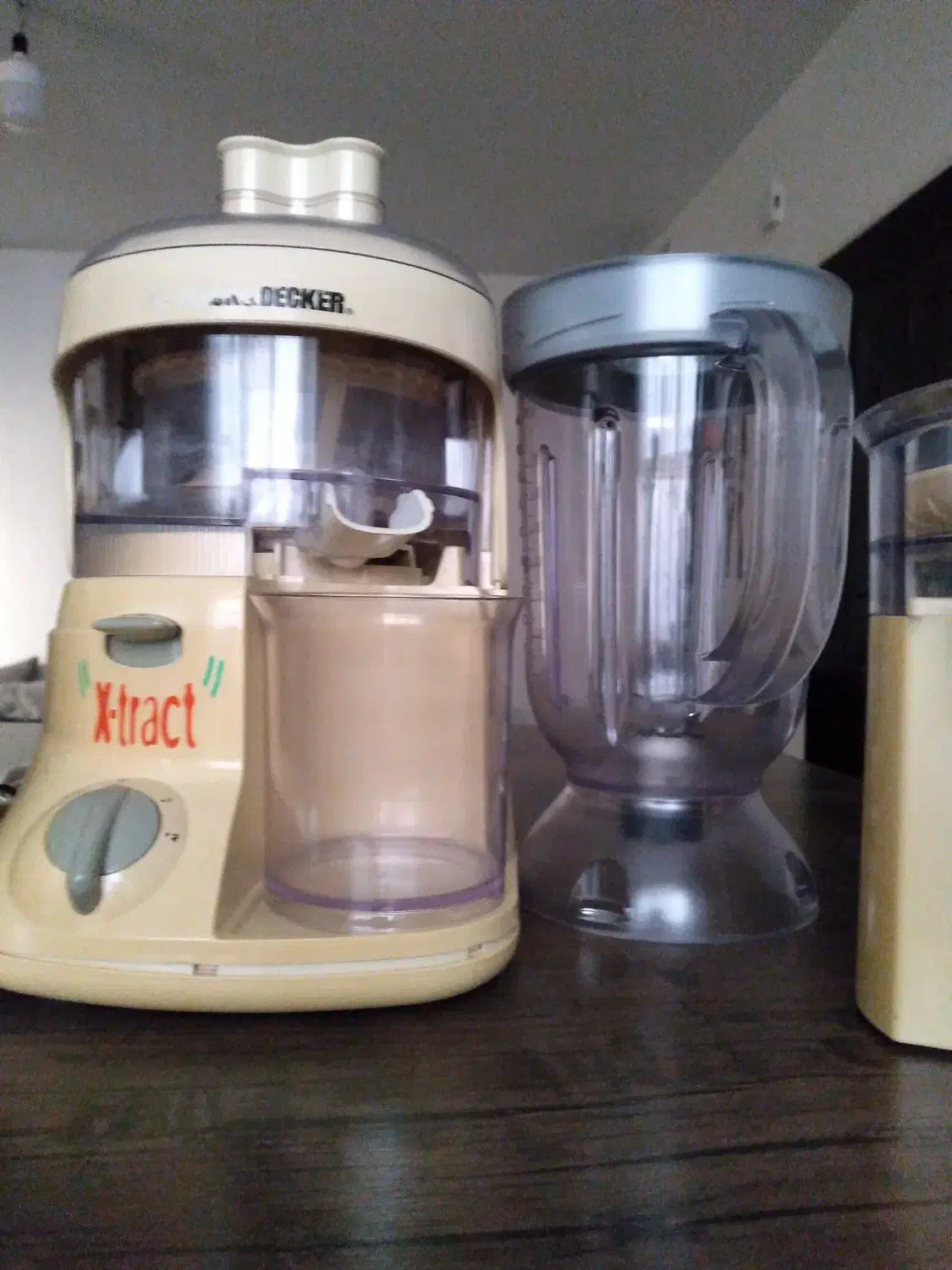 مخلوط کن وآبمیوه گیره به علاوه آب پرتغال گیری|آبمیوه‌گیر و آب‌مرکبات‌گیر|اندیشه, اندیشه فاز ۱|دیوار