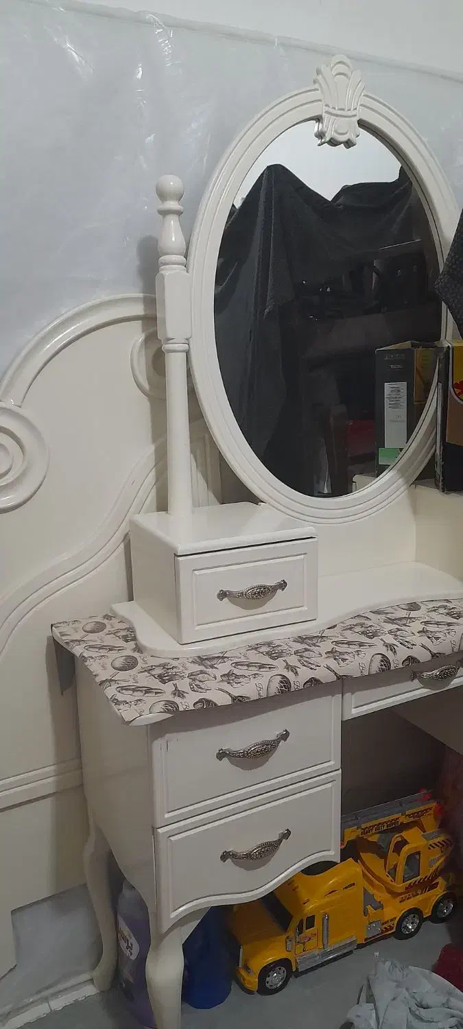 ست تخت وآینه میزآرایشی|تخت و سرویس خواب|پارس‌آباد, |دیوار