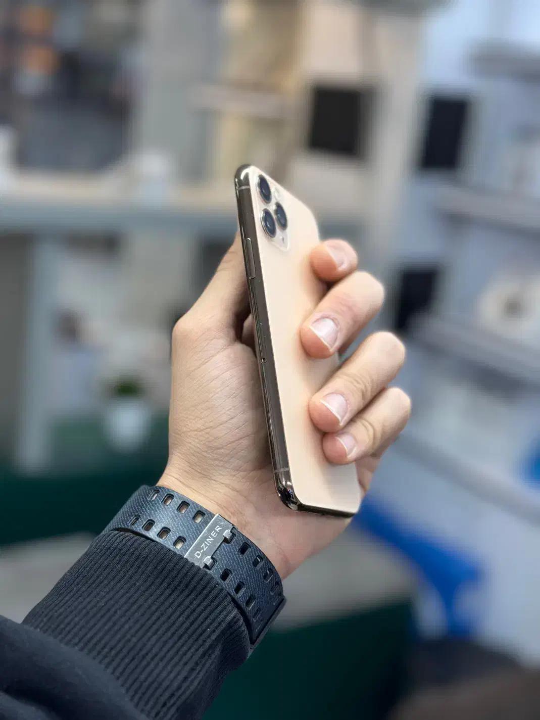 11pro256|موبایل|اصفهان, جلفا|دیوار