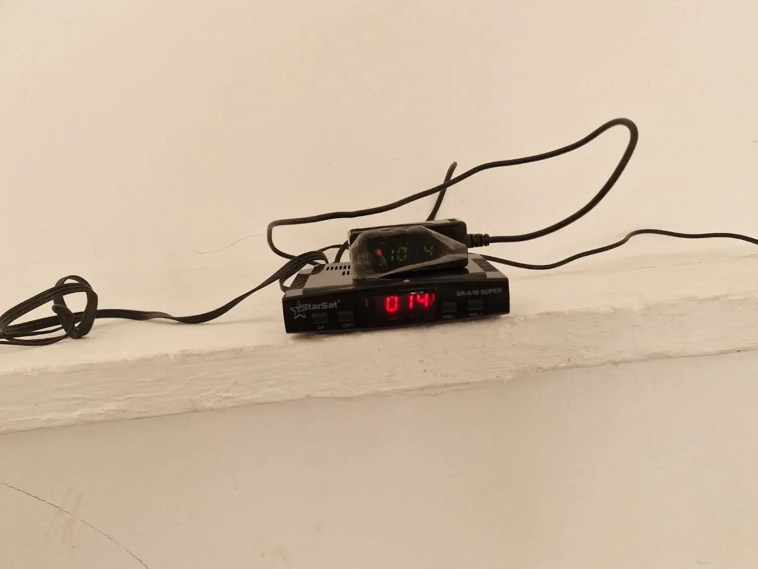 آنتن کنترلی|تلویزیون و پروژکتور|نجف‌آباد, باغ ملی|دیوار