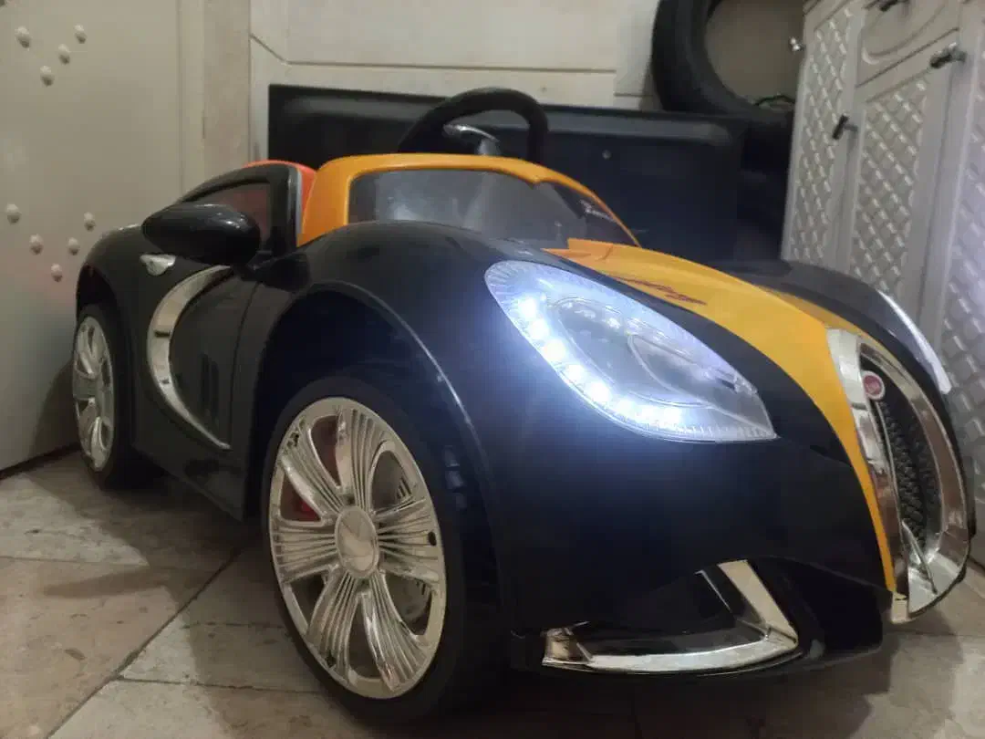 ماشین شارژی بوگاتی تحت لایسنس شیک سالم باطری نو|اسباب‌بازی بچه|تهران, شهرک ولیعصر جنوبی|دیوار