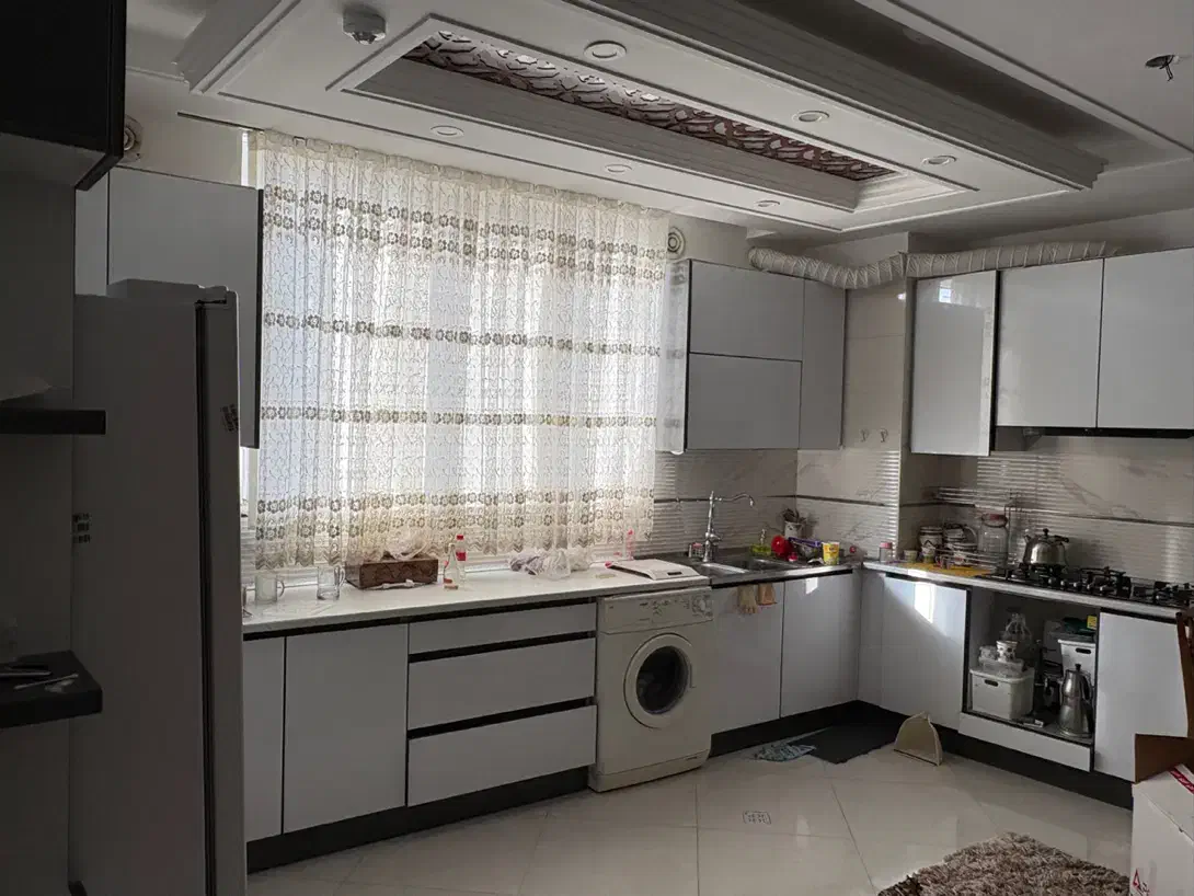 ۸۲ متر ، فول امکانات ، پیروزی