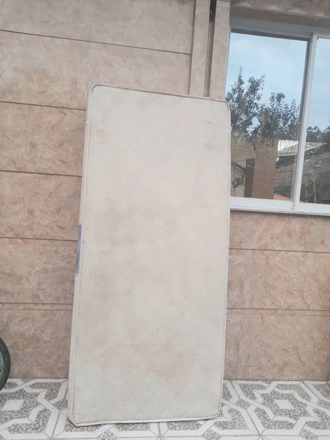 تشک|تشک تختخواب|سنگر, |دیوار