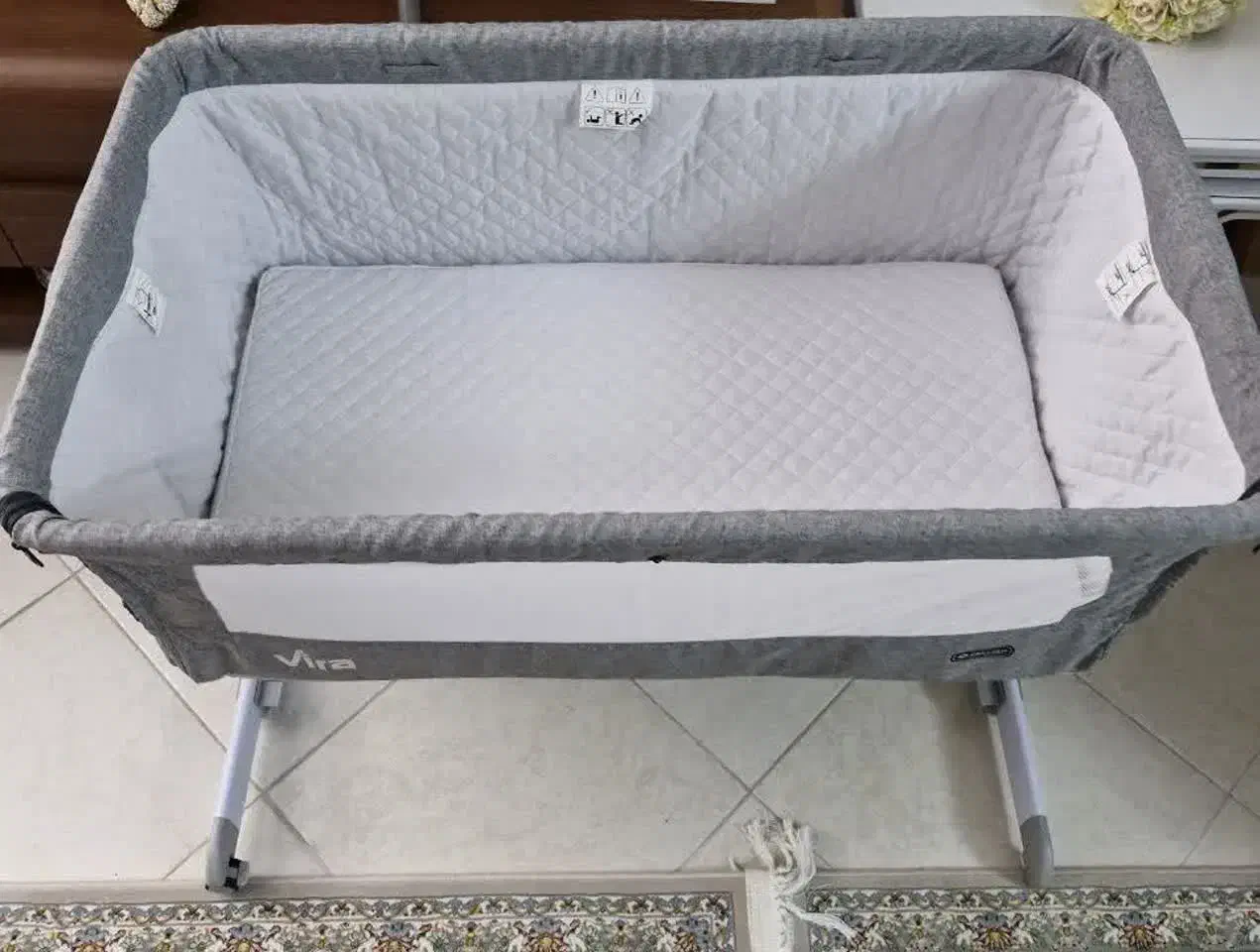 تخت کنار مادر با توری سرش|تخت و صندلی بچه|فردیس, قریشی|دیوار