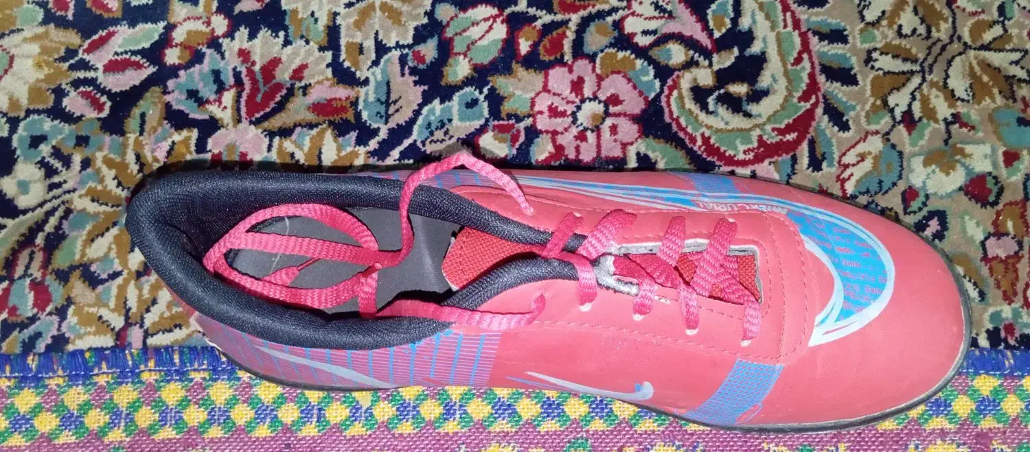 کفش چمن|ورزش‌های توپی|کرمان, |دیوار