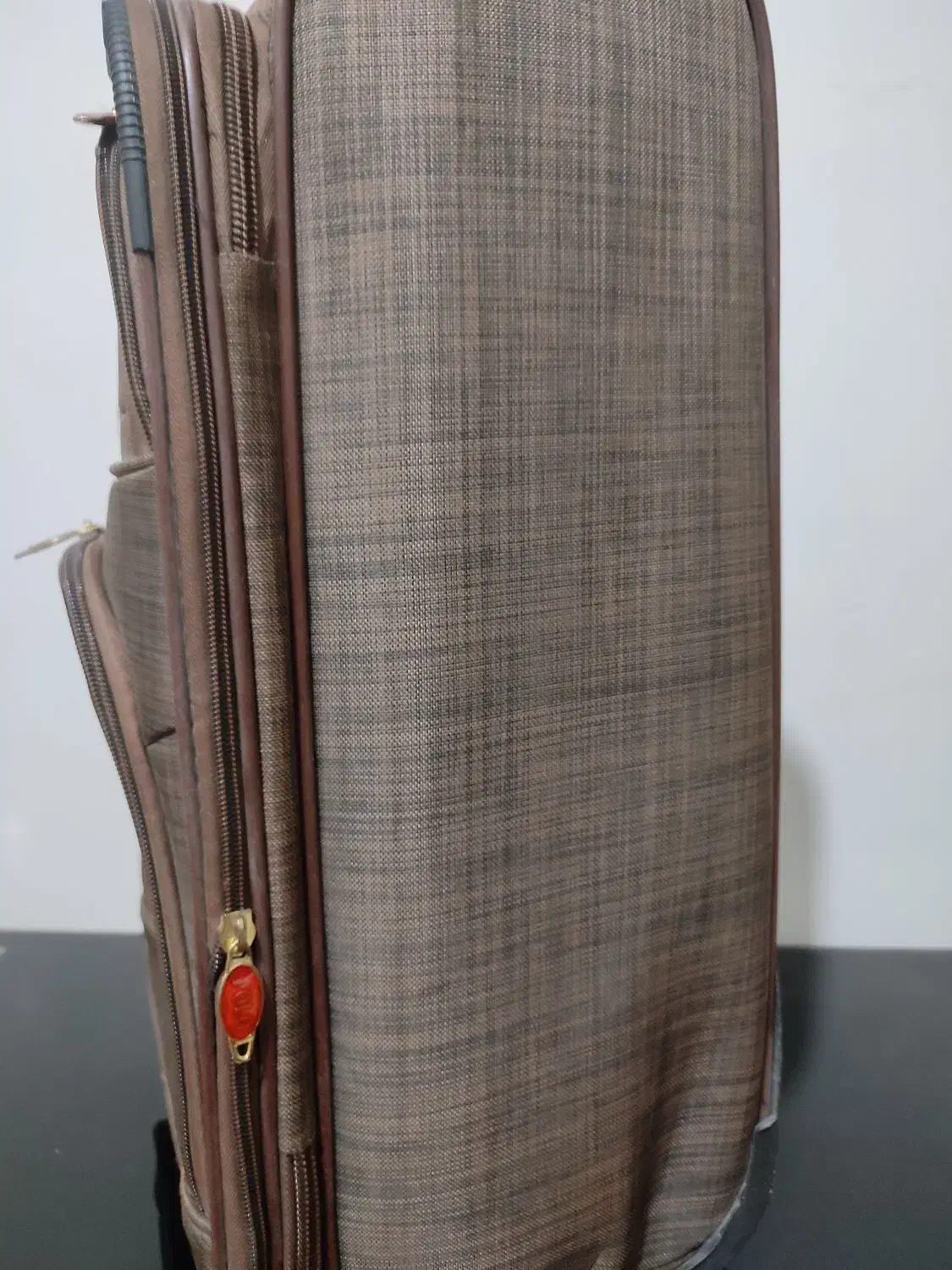 چمدان مسافرتی|کیف، کفش، کمربند|پرند, فاز ۵|دیوار