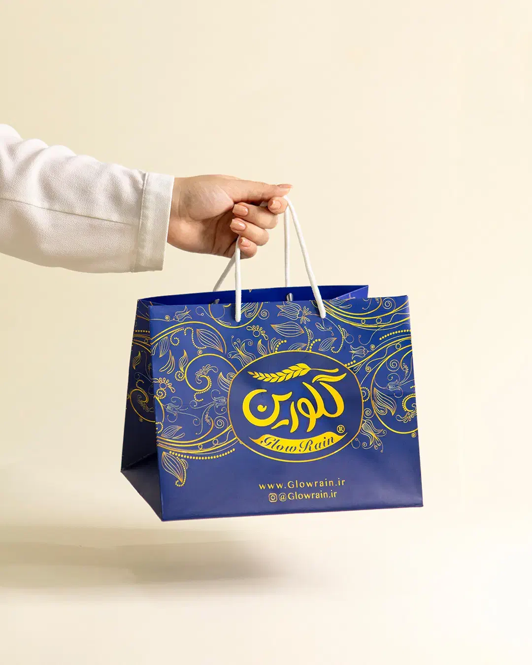 ویزیتور پخش گرم محصولات شیرینی و کلوچه|استخدام بازاریابی و فروش|قم, نوقطار|دیوار