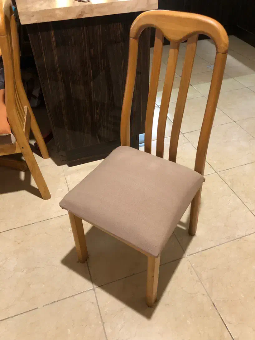 ۴ عدد صندلی چوبی کارکرده|صندلی و نیمکت|کیش, |دیوار
