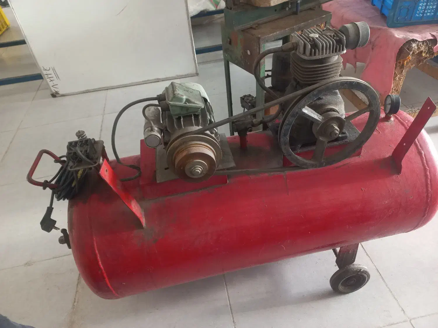 پمب باد کمپرسور ۳۵۰ لیتر|ماشین‌آلات صنعتی|باسمنج, |دیوار