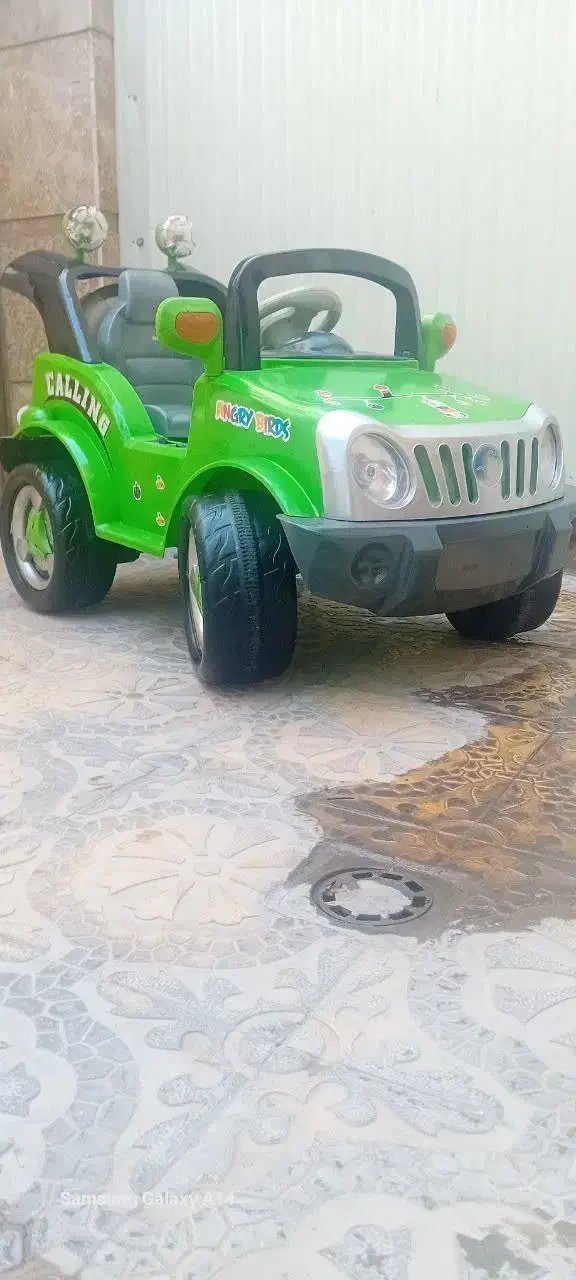 ماشین شارژی شاسی بلند طرح تویوتا در حد نو|اسباب‌بازی بچه|کرمانشاه, |دیوار