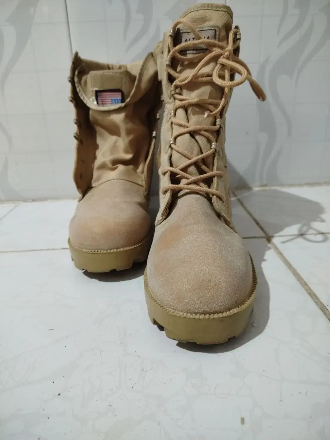 پوتین .|کیف، کفش، کمربند|مشکیندشت, |دیوار