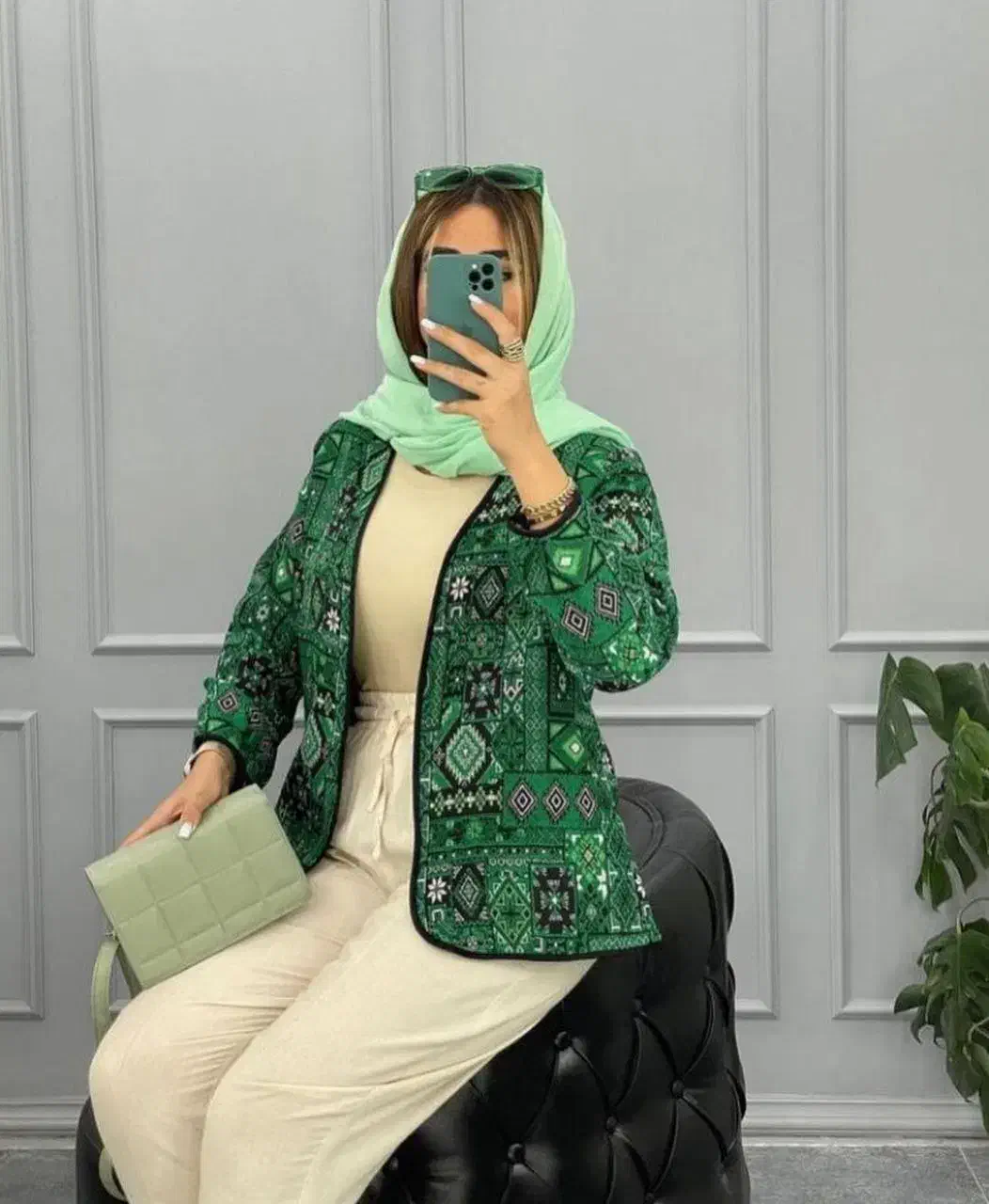 کت گلیمی|لباس|کاشان, بازار کاشان|دیوار